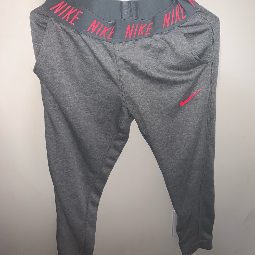Kids Nike sweats size L🤍